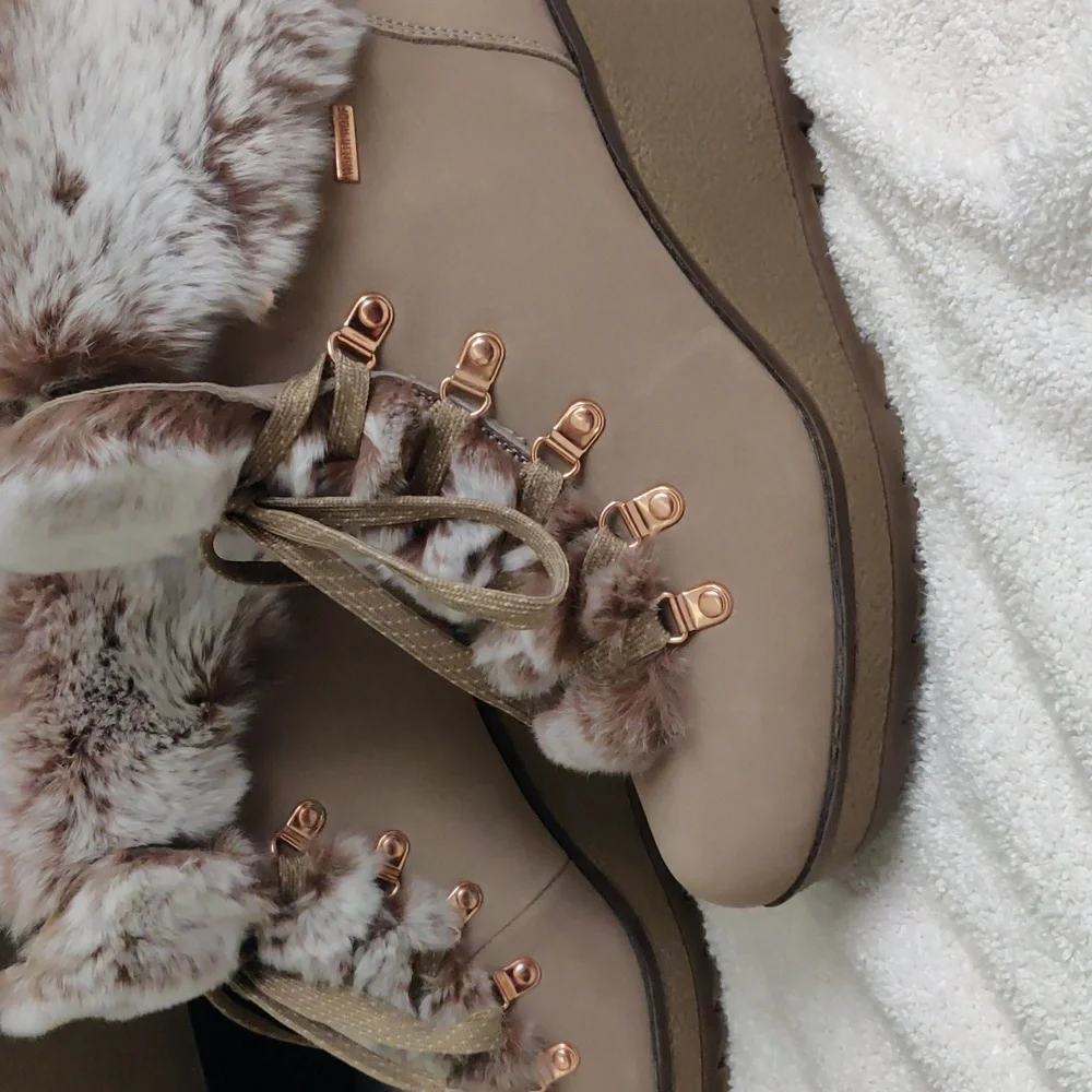 Cougar Penelope waterproof Suede & Rabbit Fur-Trim Wedge Mushroom Booties sz 9 - Picture 5 of 12